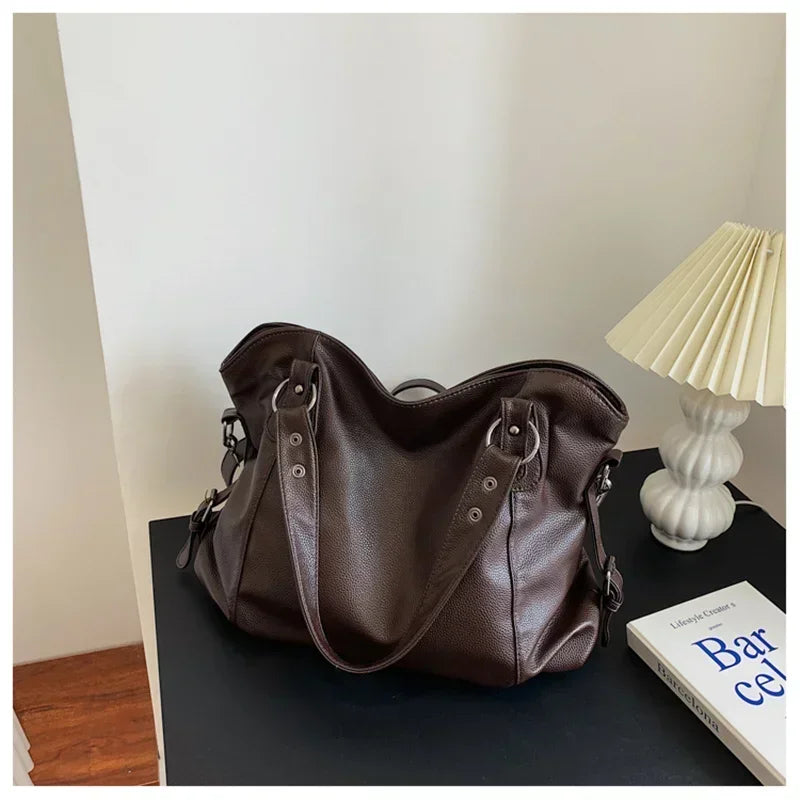 Rabea - Geräumige Schultertasche